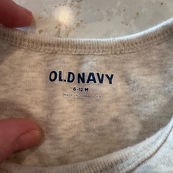 6-12M Old Navy - Gray 'Mom's My Favorite' Onesie - Picture 4 of 6